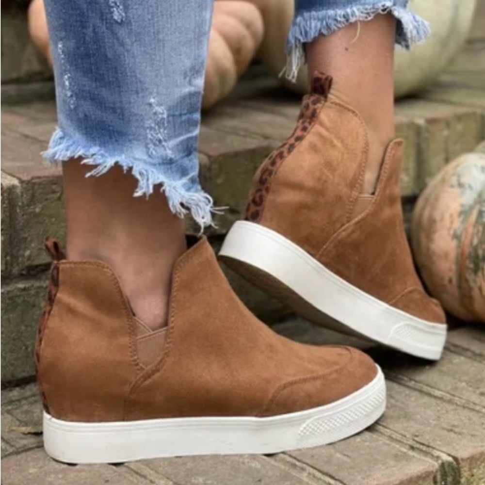 Very G Brown Women's Slip-On SneakersSize 11